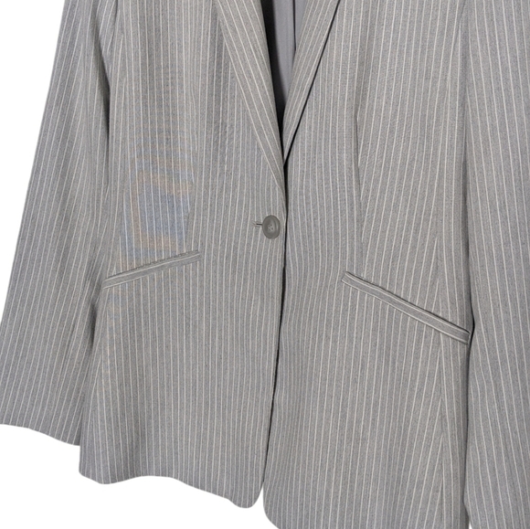 Tahari Pinstripe Blazer Light Grey White 6 Tailored Lined Business Jacket Career - Picture 6 of 7